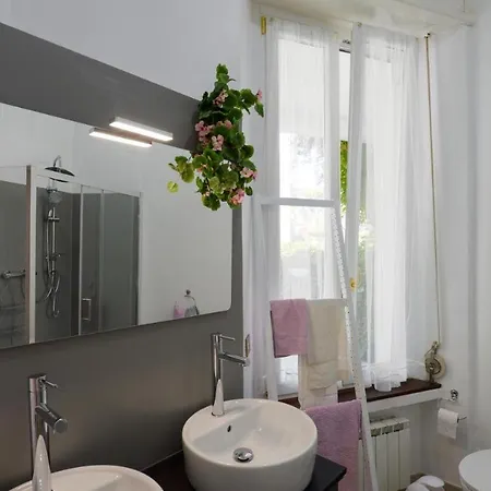 Hébergement de vacances Your Dream On Maggiore: Historic House E Private Jacuzzi