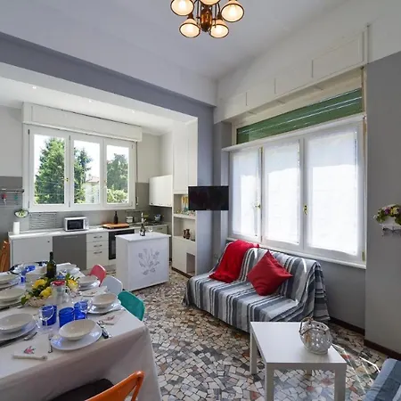 Hébergement de vacances Your Dream On Maggiore: Historic House E Private Jacuzzi *