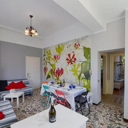 Your Dream On Maggiore: Historic House E Private Jacuzzi Hébergement de vacances Stresa