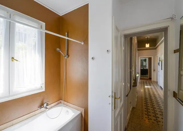 Holiday home Your Dream On Maggiore: Historic House E Private Jacuzzi *