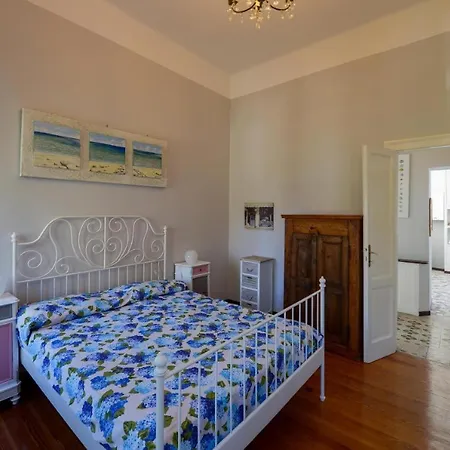 Your Dream On Maggiore: Historic House E Private Jacuzzi Casa de Férias *