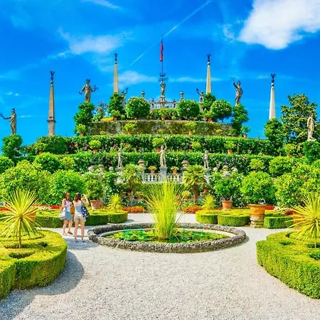 Your Dream On Maggiore: Historic House E Private Jacuzzi Casa de Férias Stresa