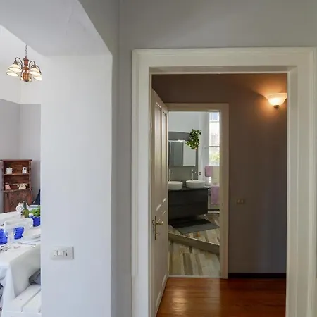 Your Dream On Maggiore: Historic House E Private Jacuzzi Casa de Férias