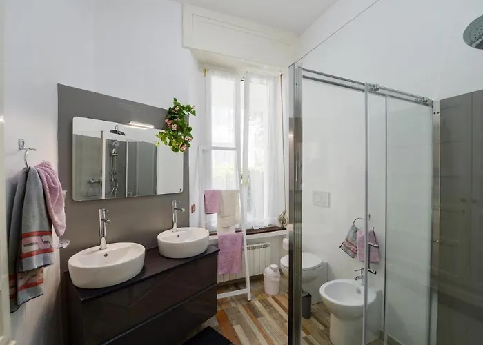 Your Dream On Maggiore: Historic House E Private Jacuzzi بيت للعطل ستريزا