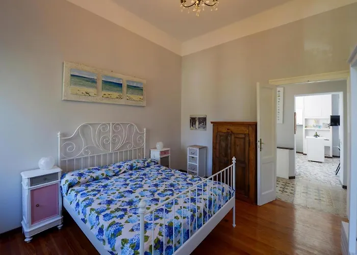 Your Dream On Maggiore: Historic House E Private Jacuzzi بيت للعطل *