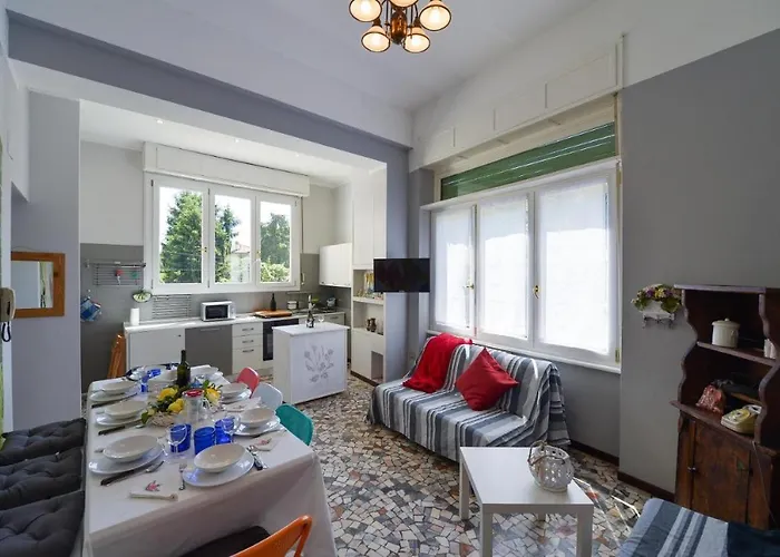 بيت للعطل Your Dream On Maggiore: Historic House E Private Jacuzzi *