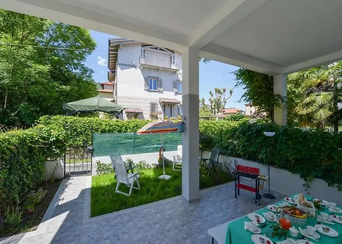Your Dream On Maggiore: Historic House E Private Jacuzzi ستريزا