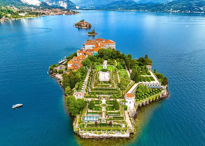 Your Dream On Maggiore: Historic House E Private Jacuzzi بيت للعطل *