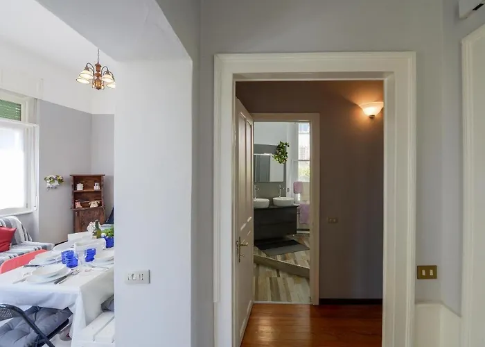 Your Dream On Maggiore: Historic House E Private Jacuzzi بيت للعطل